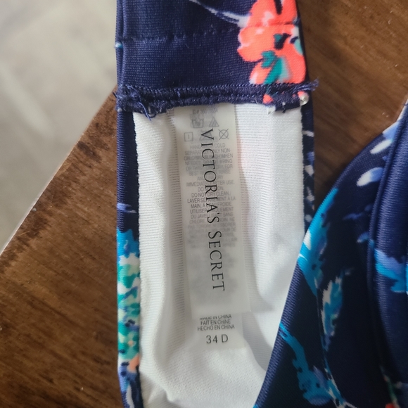 Victoria Secret bikini top - Picture 2 of 2